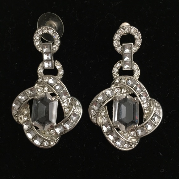 Rhinestone Crystal Necklace with Dangle Earrings - Picture 3 of 6